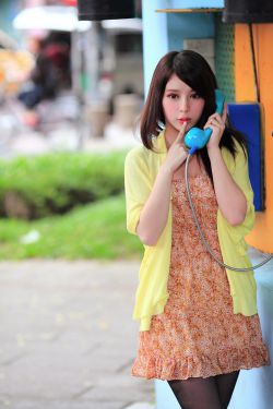 两对夫妻在同一房子里住